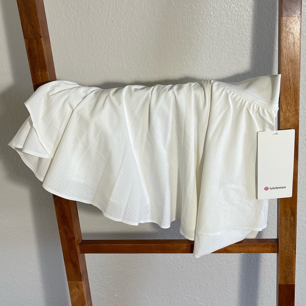 Court Rival Perforated HR Skirt *Long Length
White
Size 8
